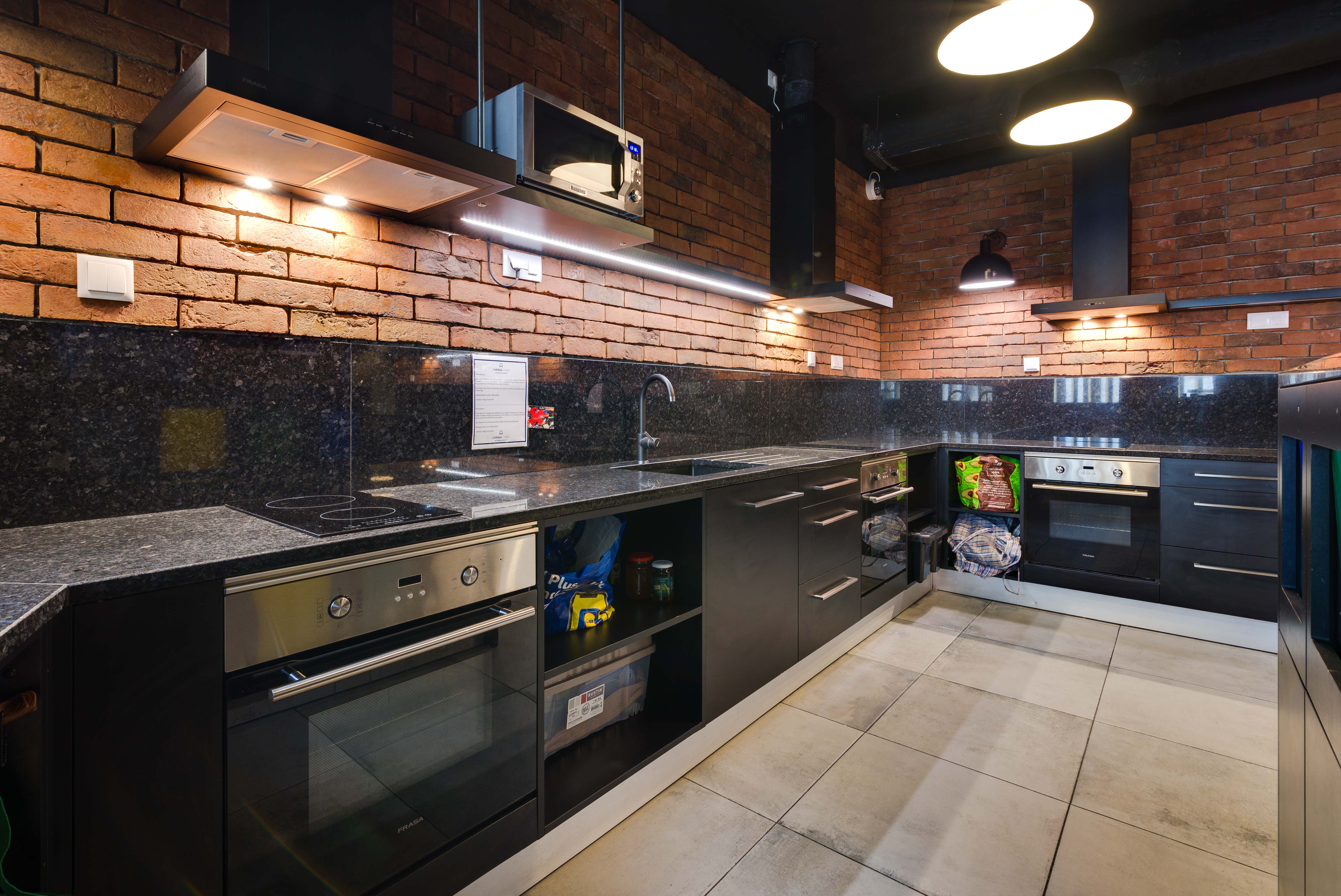 livensa_coimbra_common_kitchen_2.jpg