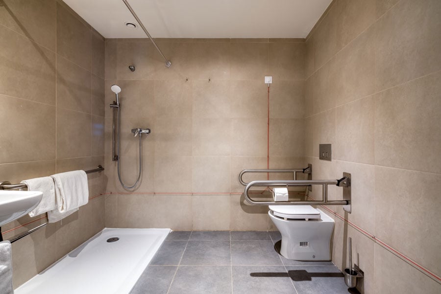 livensa-living-lisboa-cidade-universitaria-studio-kitchen-premium-accesible-1.jpg