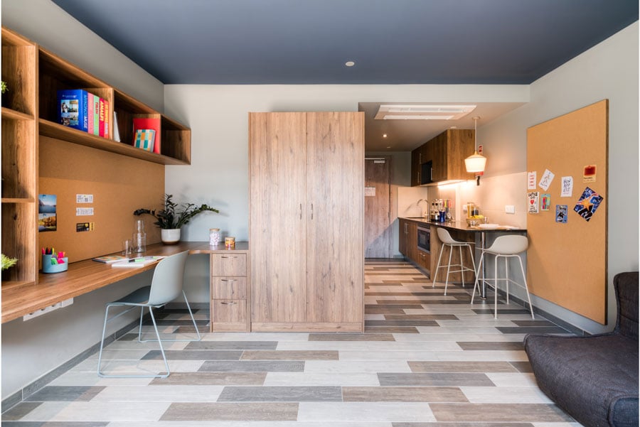 livensa-living-lisboa-cidade-universitaria-studio-kitchen-premium-accesible-4.jpg