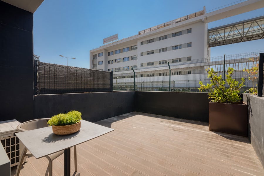livensa-living-lisboa-cidade-universitaria-studio-kitchen-premium-accesible-5.jpg