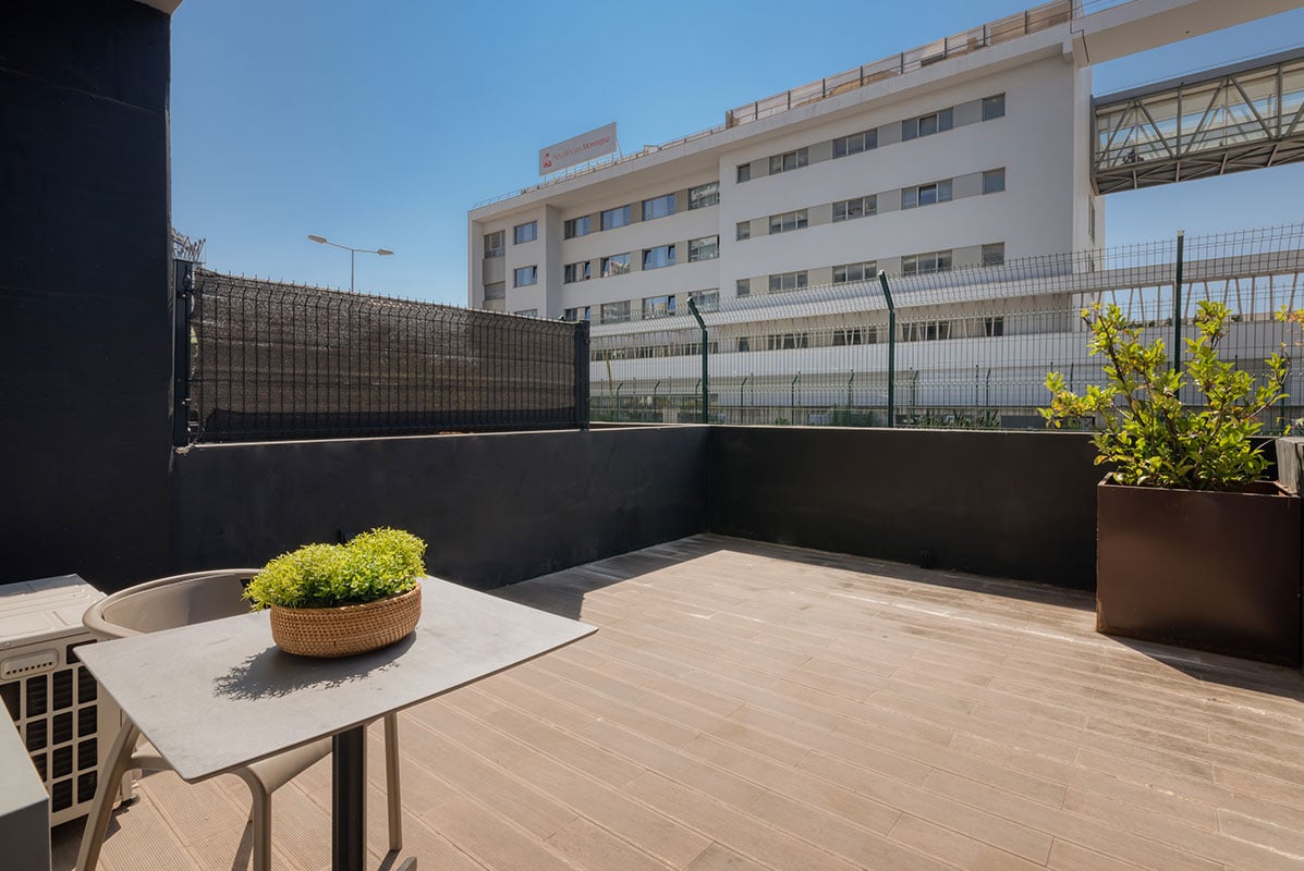 lisboa_cu_std_room_terrace_1.jpg
