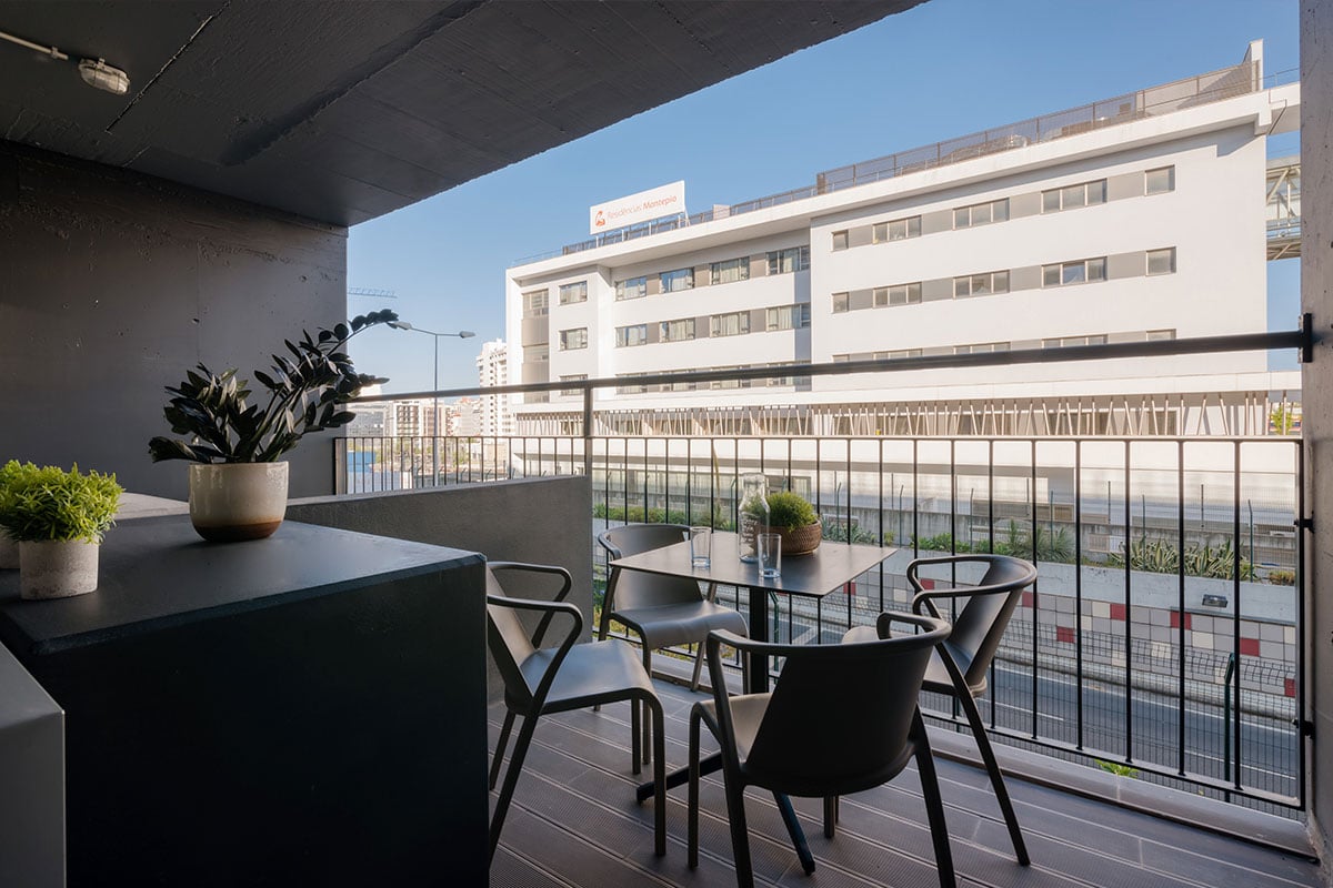 lisboa_cu_std_room_terrace_7.jpg