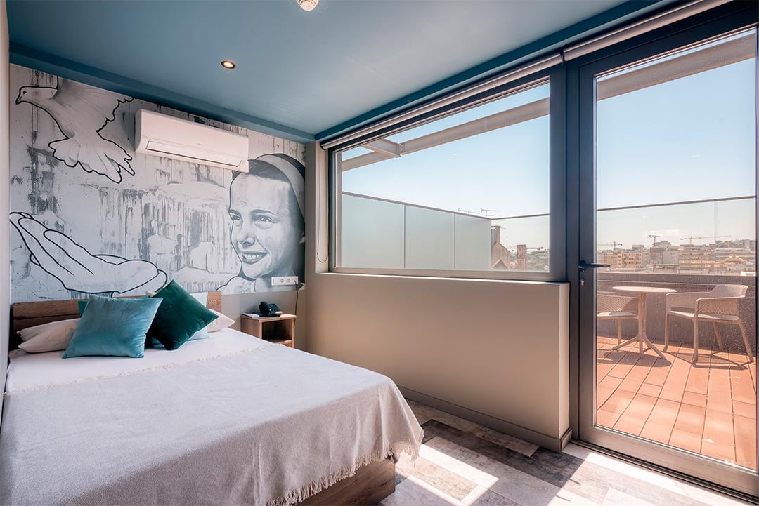 livensa-living-lisboa-marques-de-pombal-estudio-cocina-premium-terraza-1.jpg
