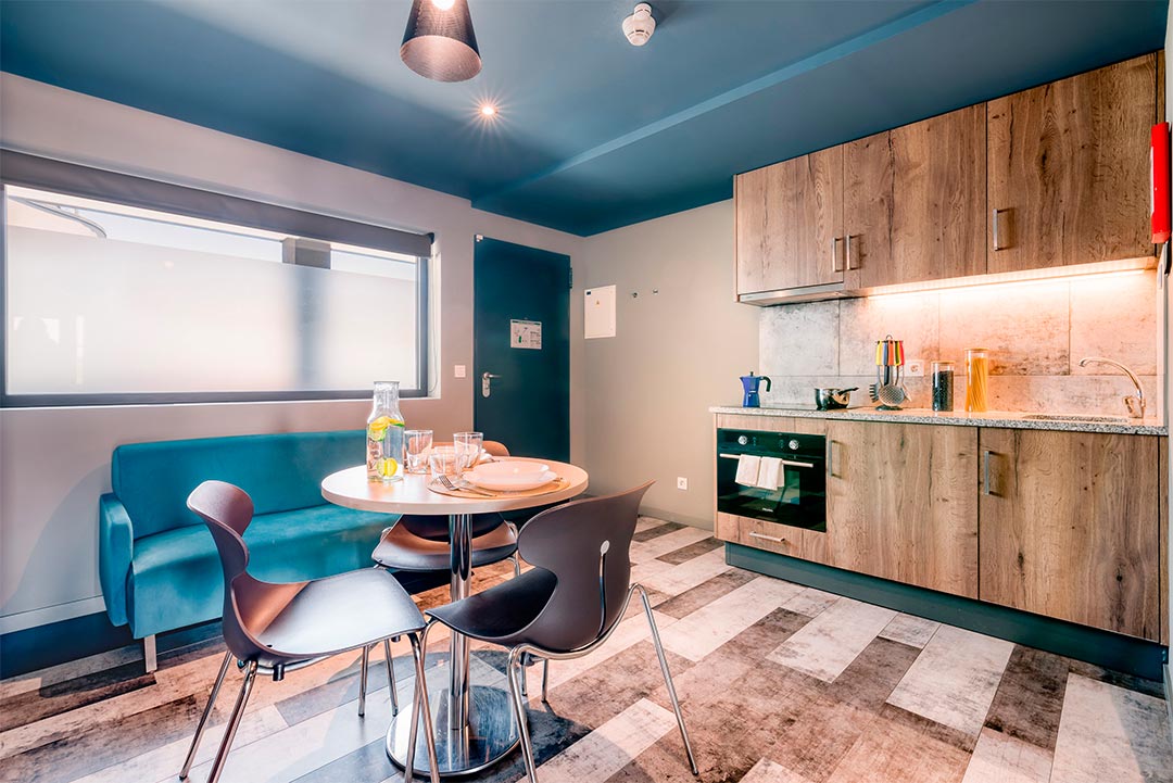 livensa-living-lisboa-marques-de-pombal-estudio-cocina-super-premium-terraza-3.jpg
