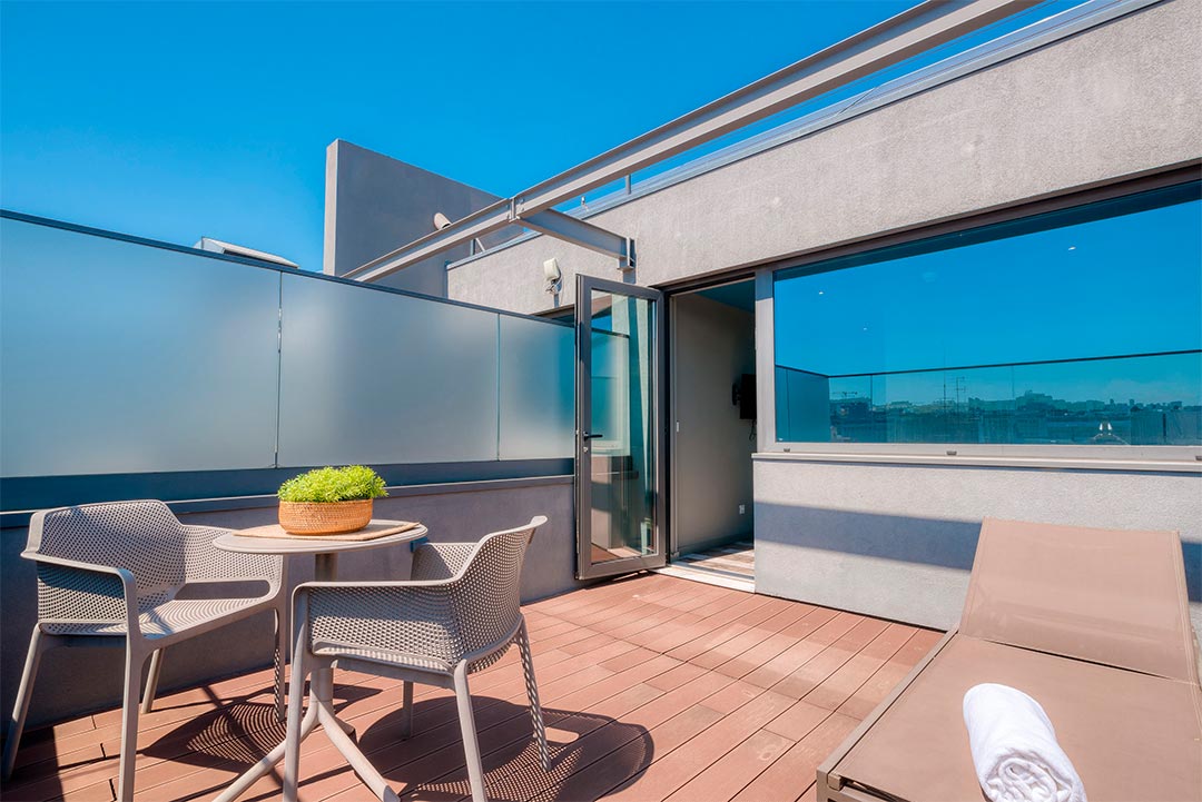 livensa-living-lisboa-marques-de-pombal-estudio-cocina-super-premium-terraza-6.jpg