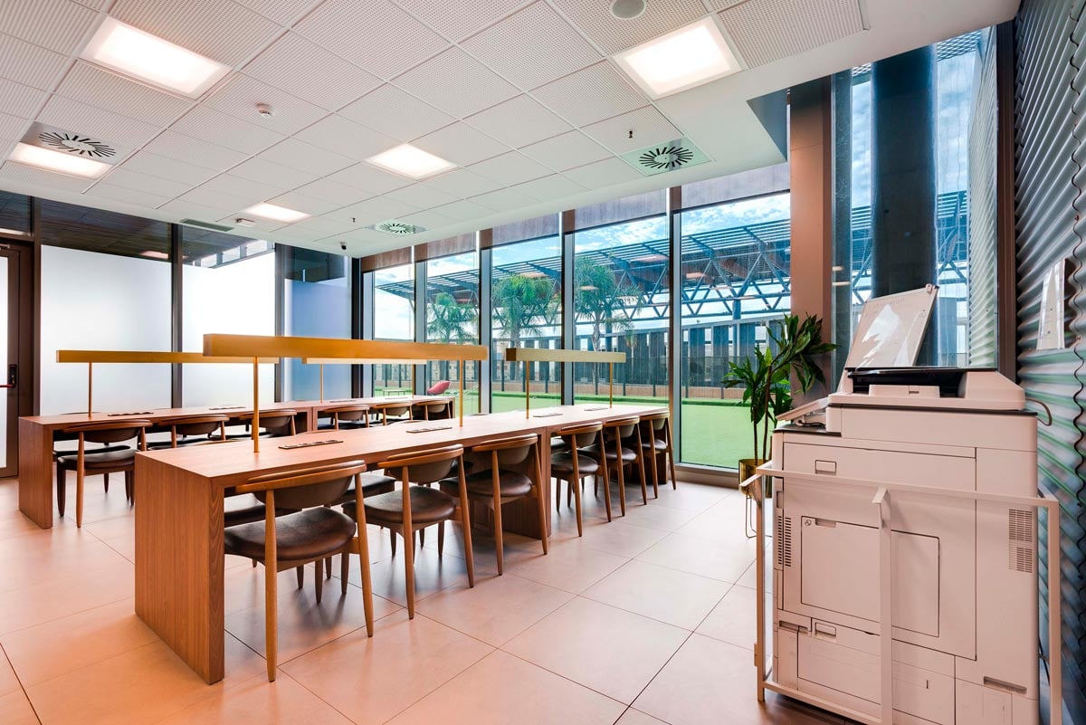 livensa-living-barcelona-diagonal-alto-biblioteca-1.jpg