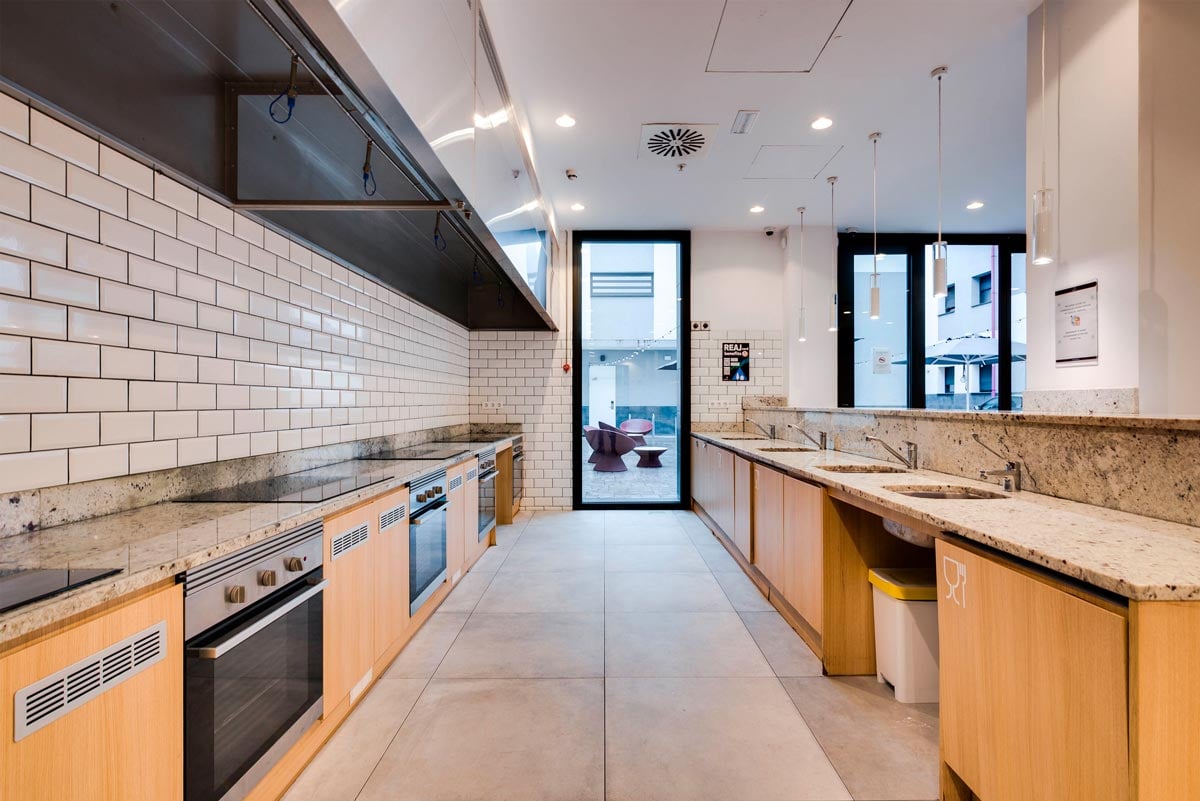 livensa-living-barcelona-marina-cocina-comun-1.jpg