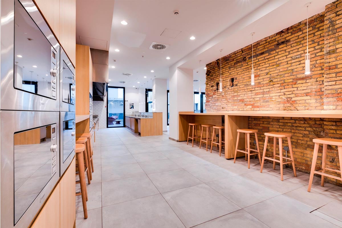 livensa-living-barcelona-marina-cocina-comun-2.jpg
