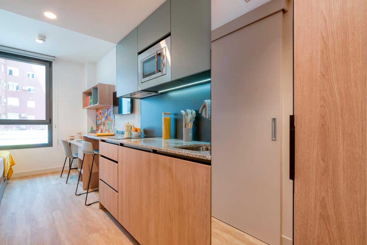 livensa-living-barcelona-parallel-estudio-cocina-superior-terraza-1.jpg
