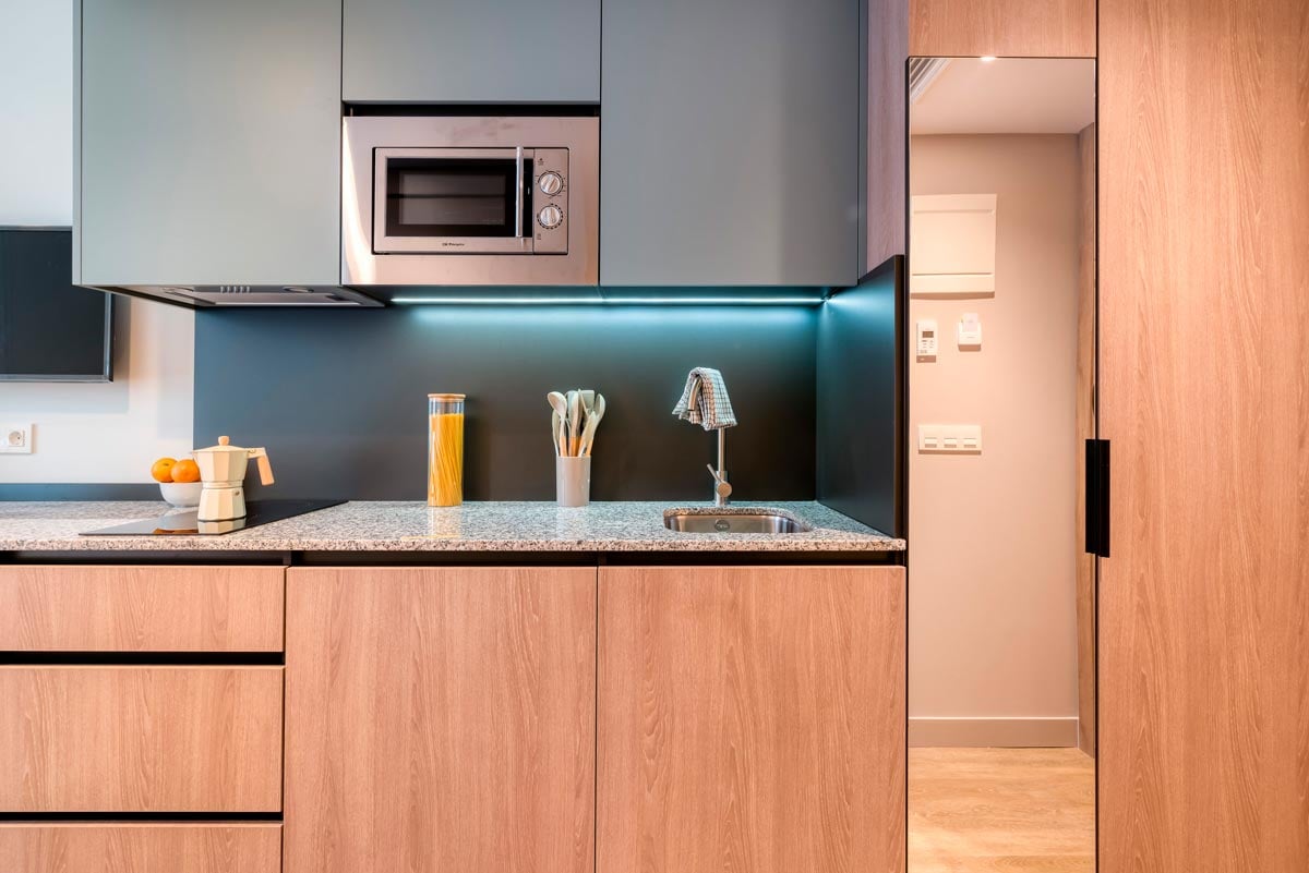 livensa-living-barcelona-parallel-estudio-cocina-superior-1.jpg