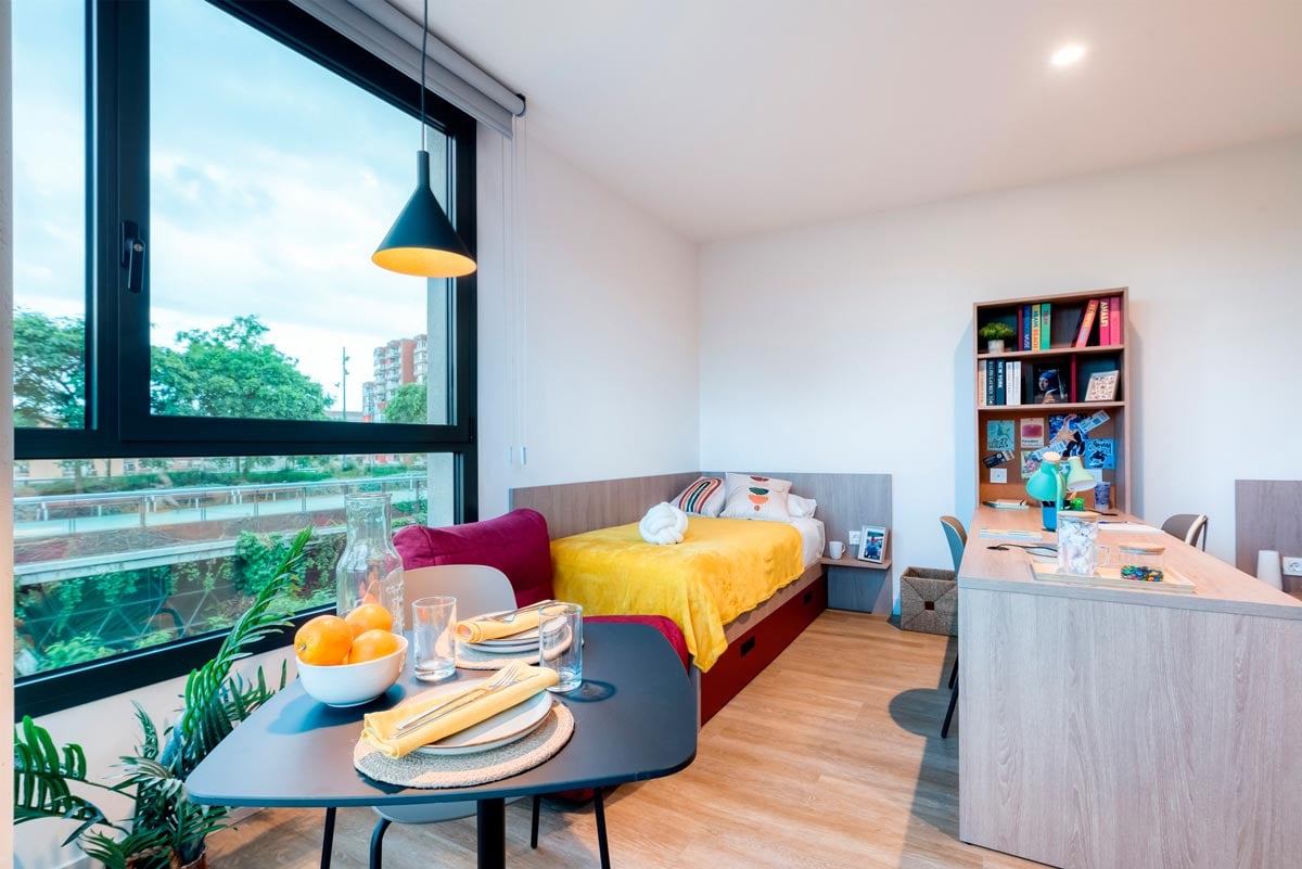 livensa-living-barcelona-parallel-estudio-doble-premium-femenino-5.jpg