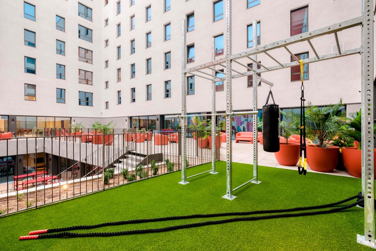livensa-living-barcelona-sants-gimnasio-exterior.jpg
