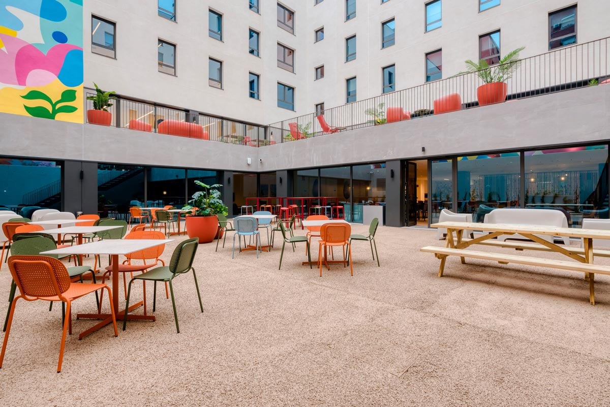 livensa-living-barcelona-sants-terraza-3.jpg