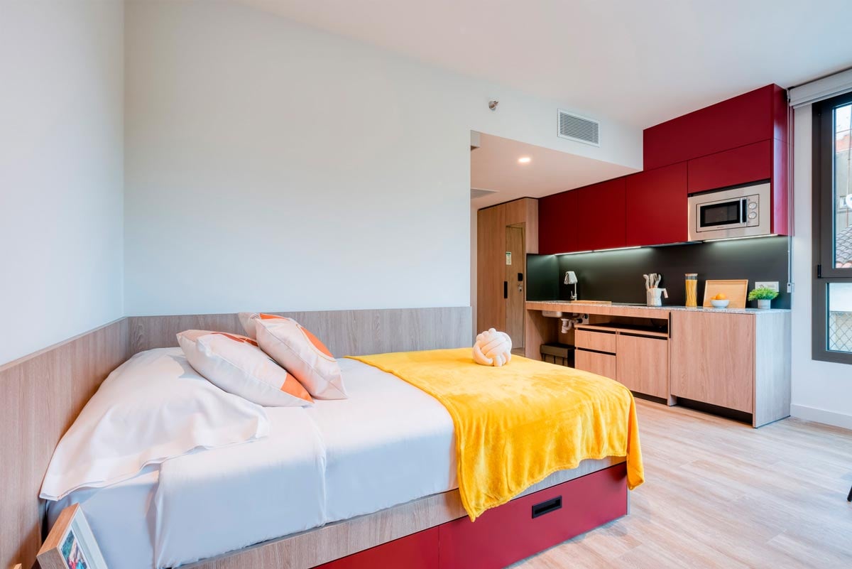 livensa-living-barcelona-sants-badal-premium-studio-1.jpg