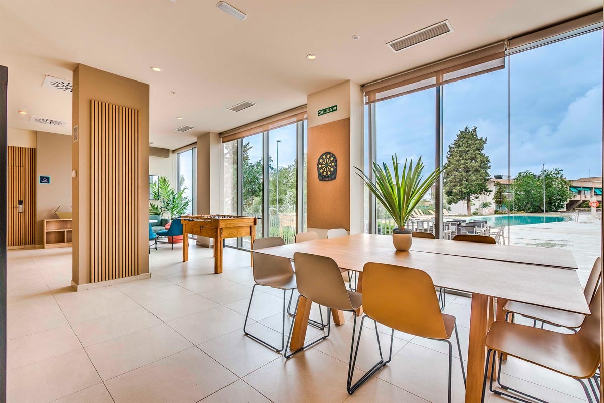 livensa-living-granada-cartuja-area-comedor.jpg