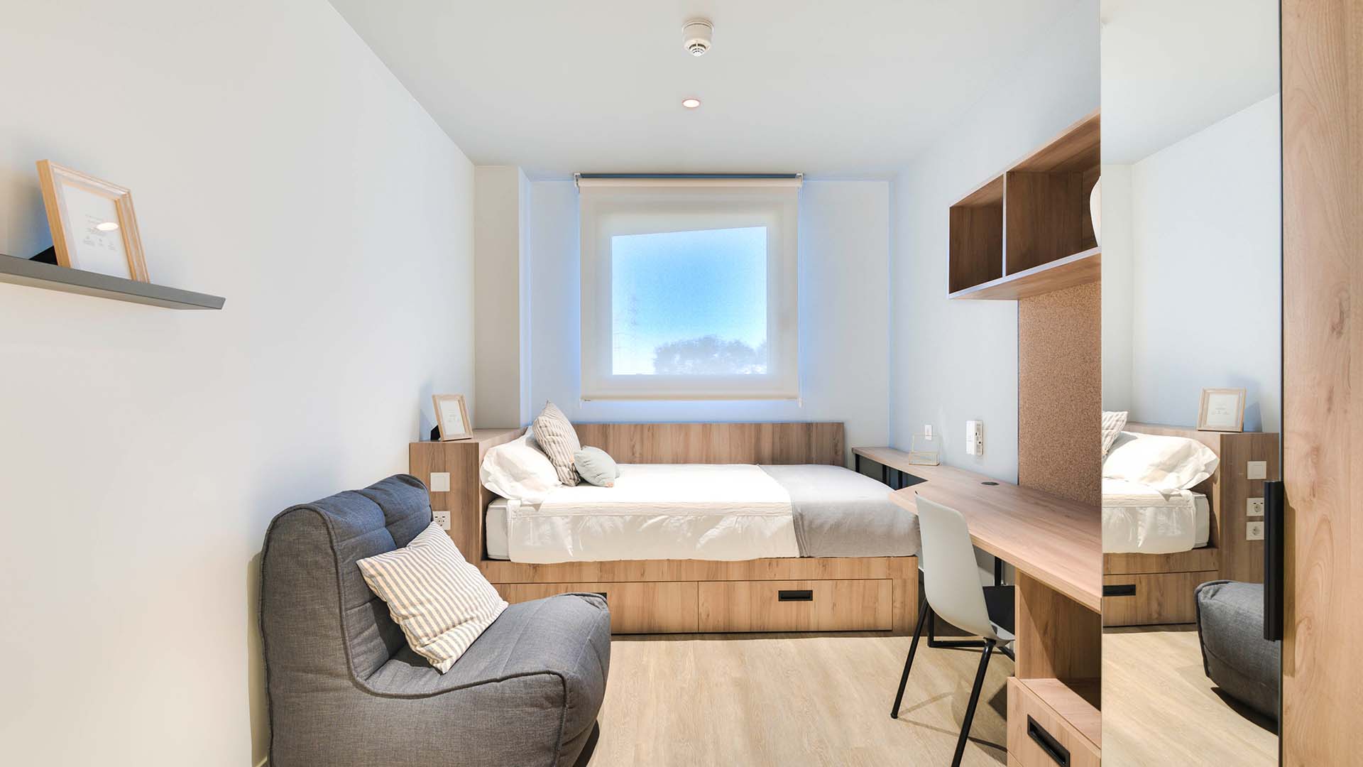 livensa-living-madrid-getafe-studio-superior-kitchenette (3).jpg