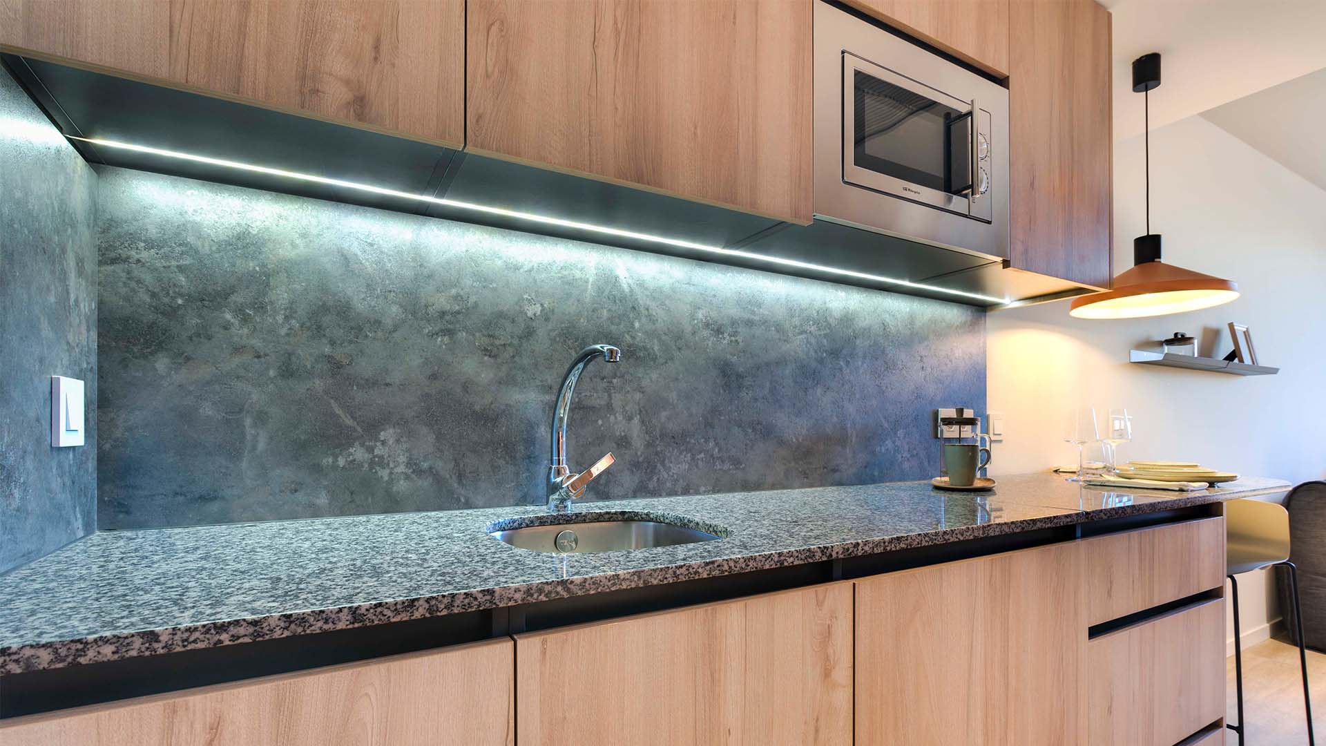 livensa-living-madrid-getafe-studio-superior-kitchenette (4).jpg