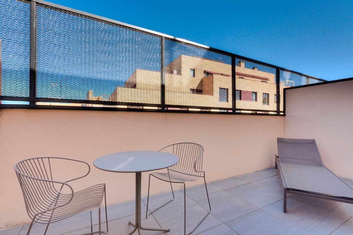 livensa-living-madrid-aravaca-estudio-cocina-super-premium-terrace-3.jpg