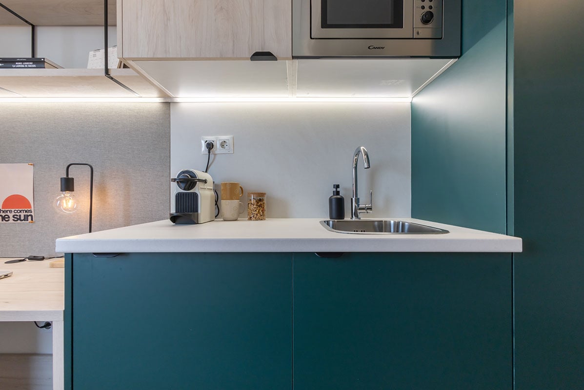livensa-living-madrid-plaza-castilla-estudio-classic-ensuite-2.jpg