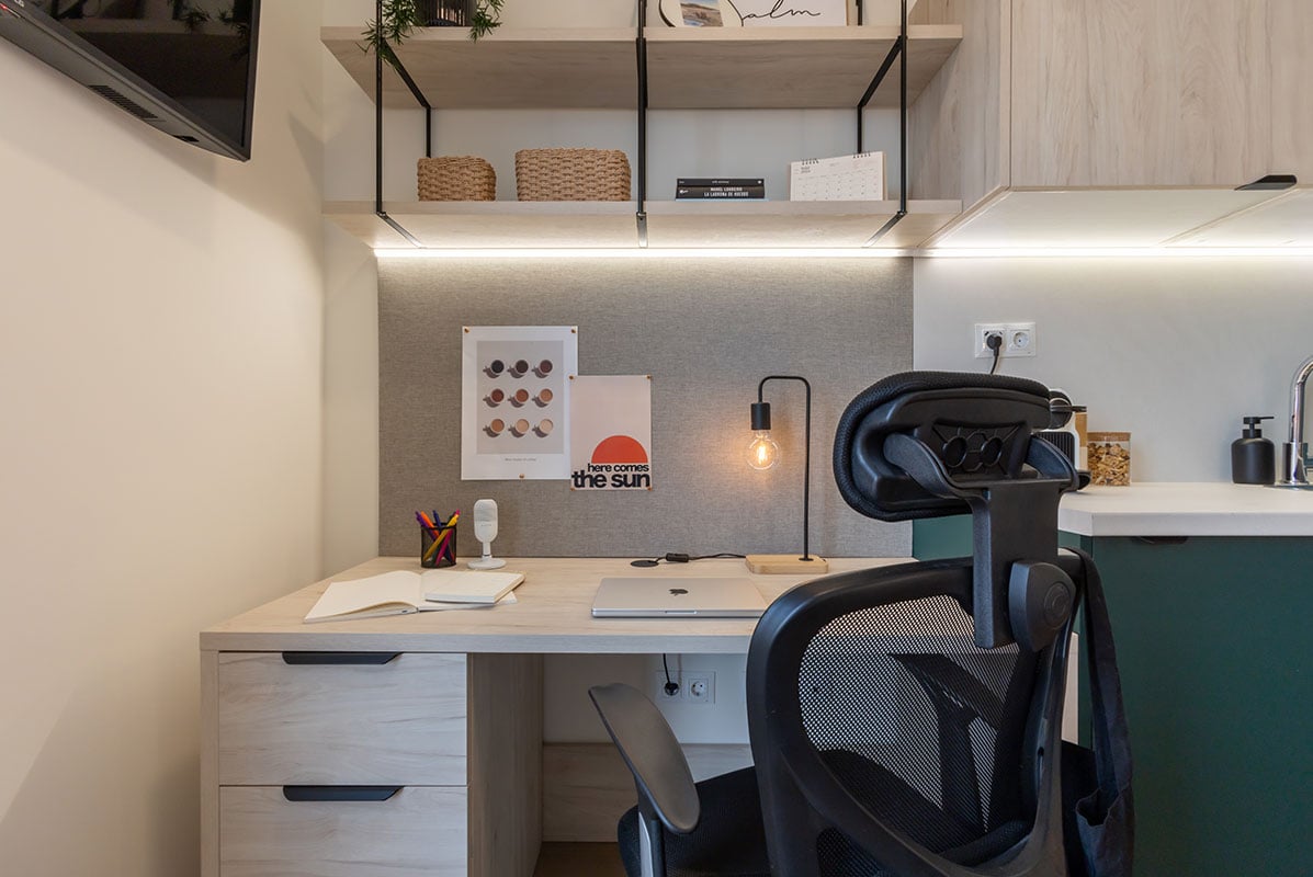 livensa-living-madrid-plaza-castilla-estudio-classic-ensuite-3.jpg