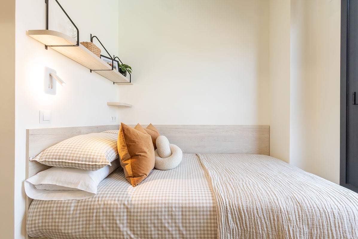 livensa-living-madrid-plaza-castilla-estudio-classic-ensuite-5.jpg