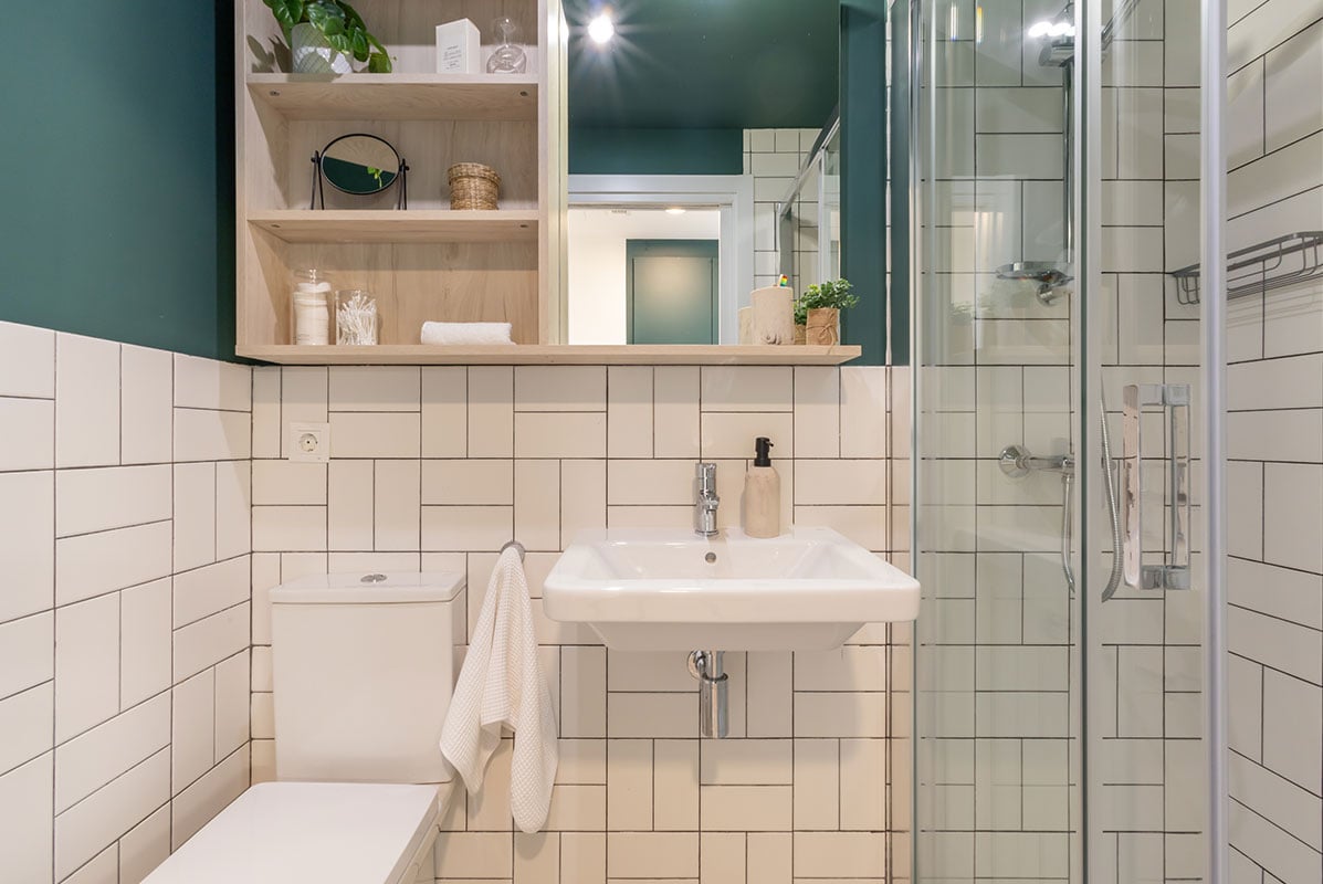 livensa-living-madrid-plaza-castilla-estudio-classic-ensuite-6.jpg