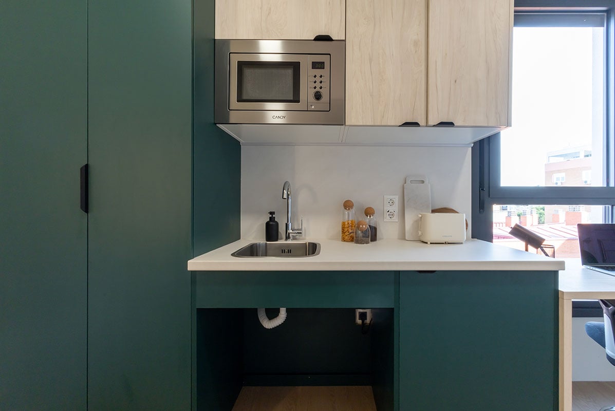 livensa-living-madrid-plaza-castilla-estudio-classic-plus-ensuite-1.jpg