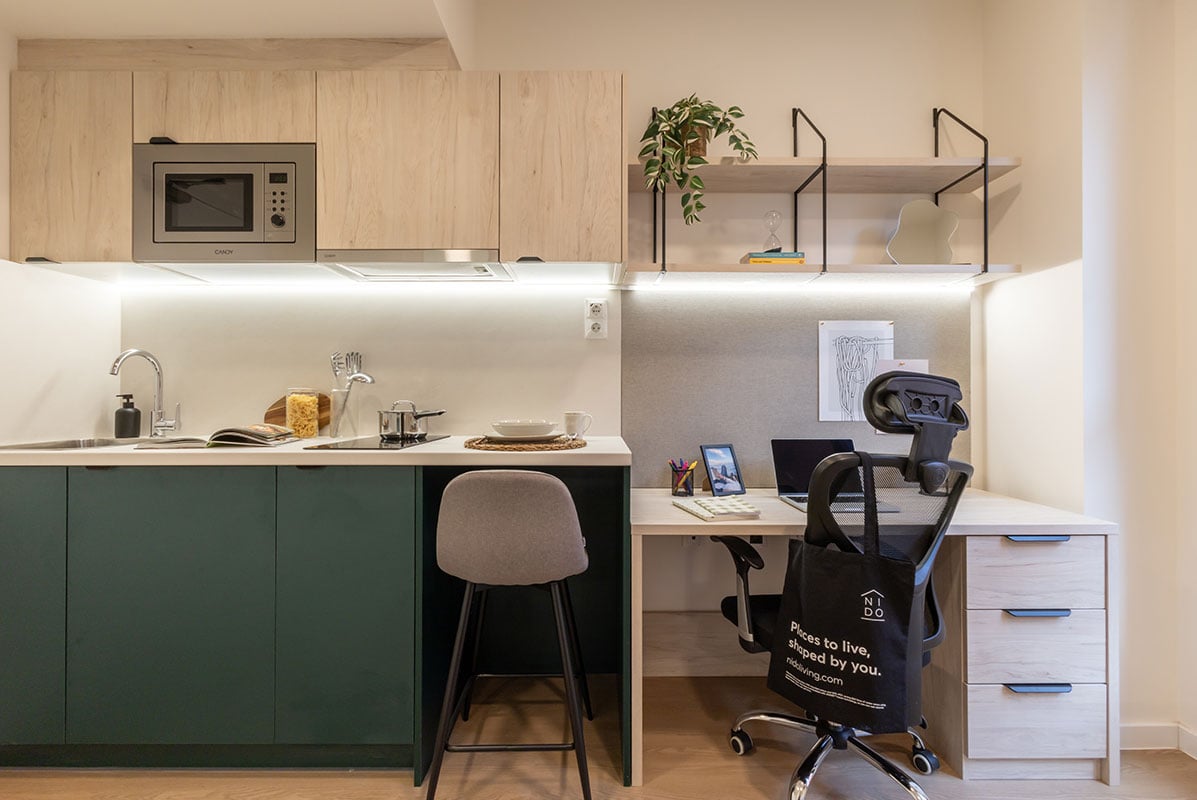 livensa-living-madrid-plaza-castilla-studio-standard-plus-4.jpg
