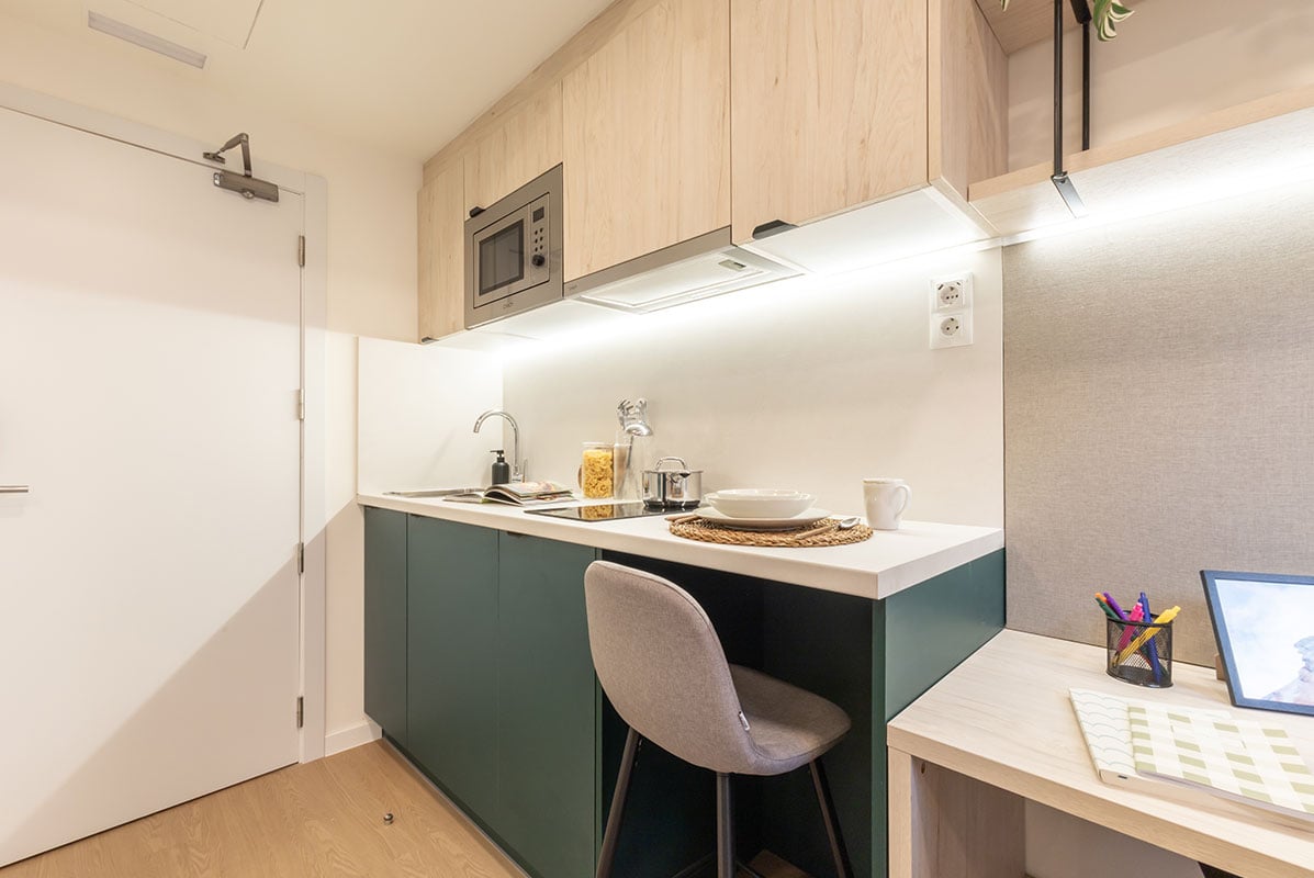 livensa-living-madrid-plaza-castilla-studio-standard-plus-5.jpg