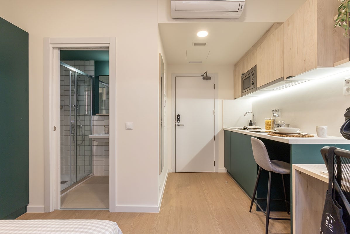 livensa-living-madrid-plaza-castilla-studio-standard-plus-7.jpg