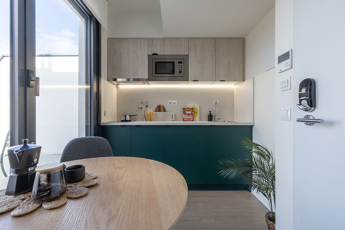 livensa-living-madrid-plaza-castilla-estudio-superior-terraza-2.jpg