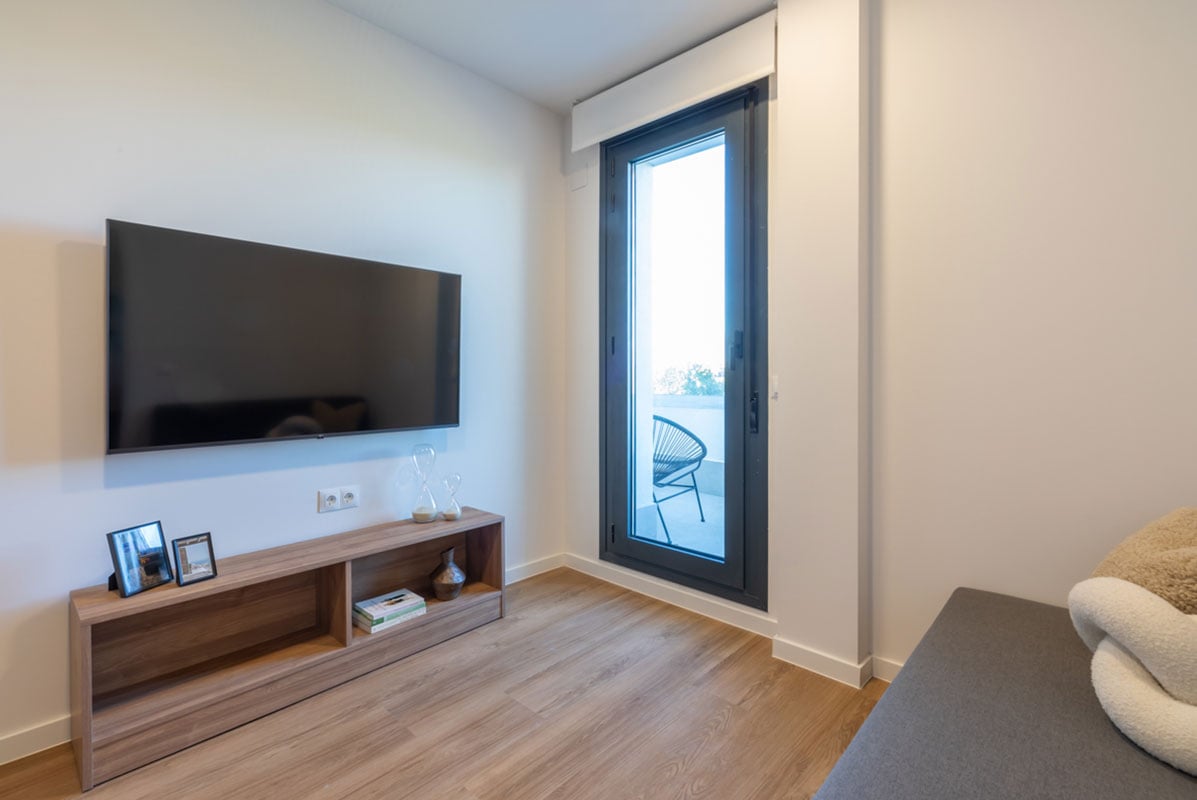 livensa-studios-madrid-principe-pio-estudio-classic-2-camas-terraza-3.jpg
