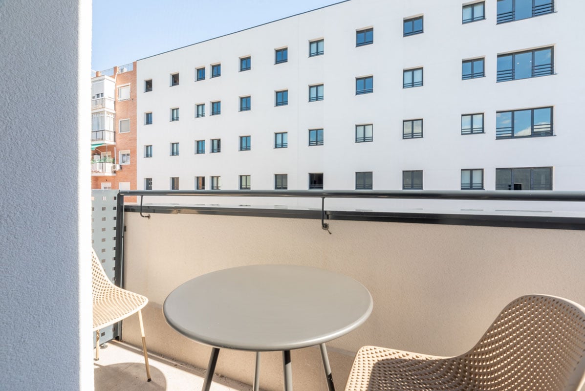 livensa-studios-madrid-principe-pio-estudio-classic-terrace-6.jpg