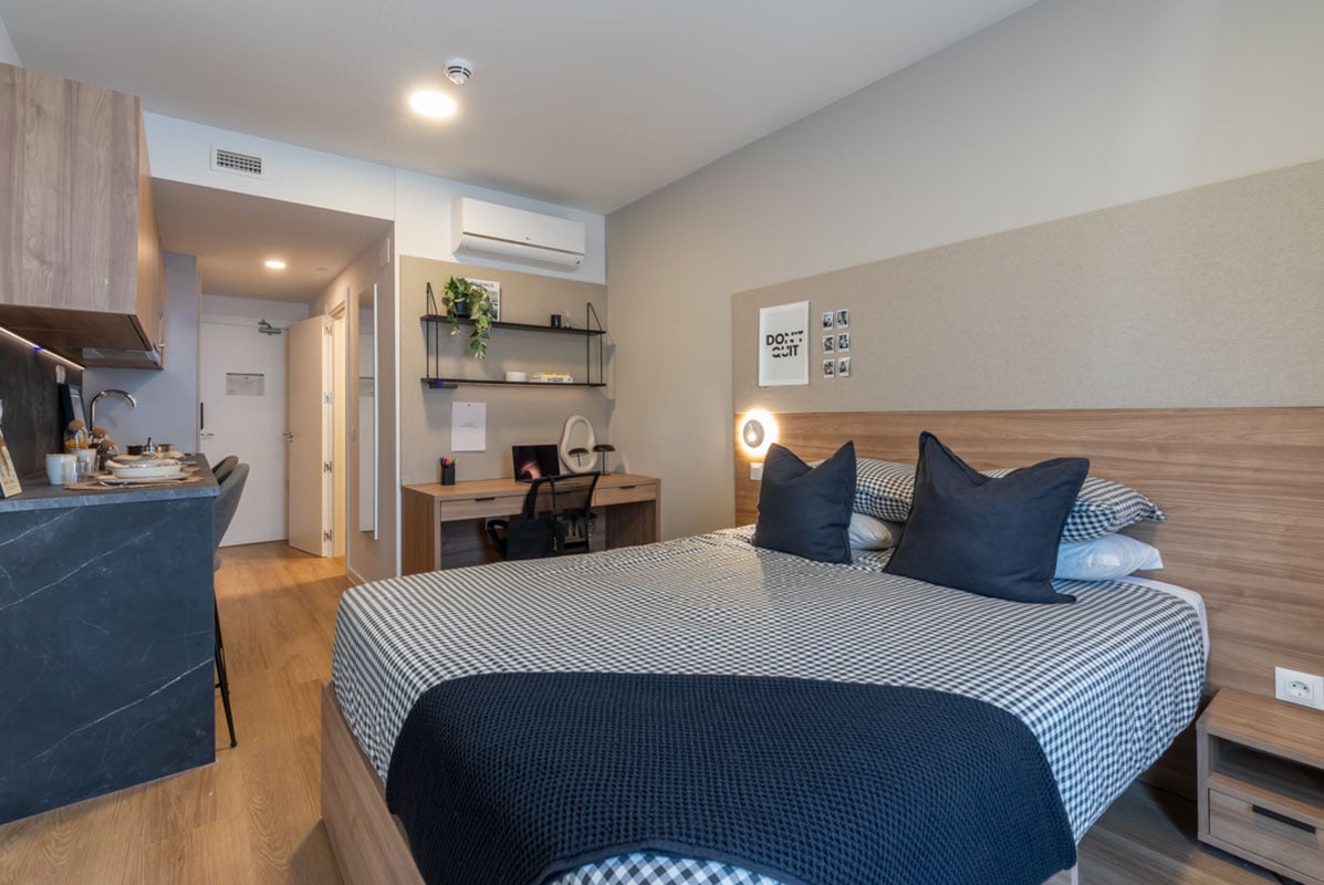 livensa-studios-madrid-principe-pio-estudio-classic-terrace.jpg