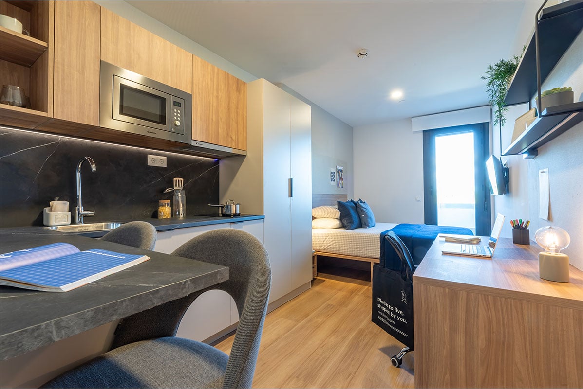 livensa-studios-madrid-principe-pio-estudio-premium-terraza.jpg