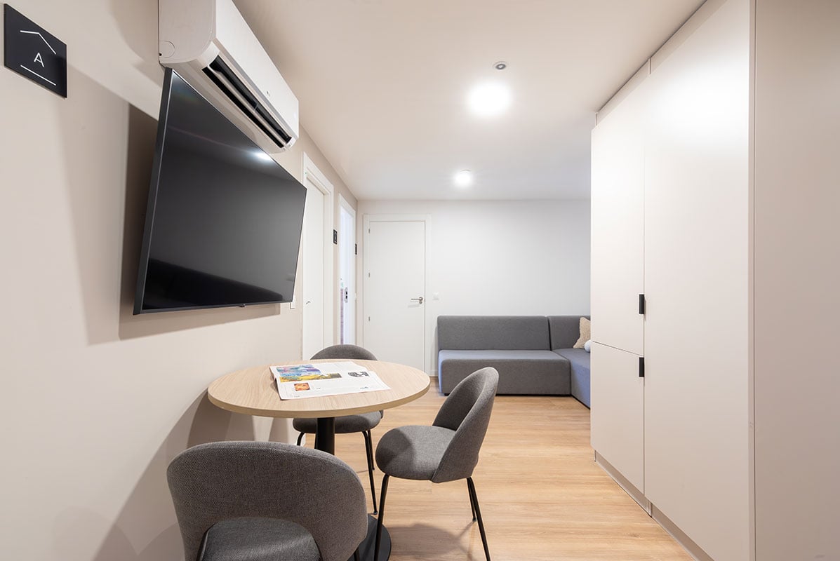 livensa-studios-madrid-principe-pio-estudio-stardard-ensuite-3-camas-10.jpg