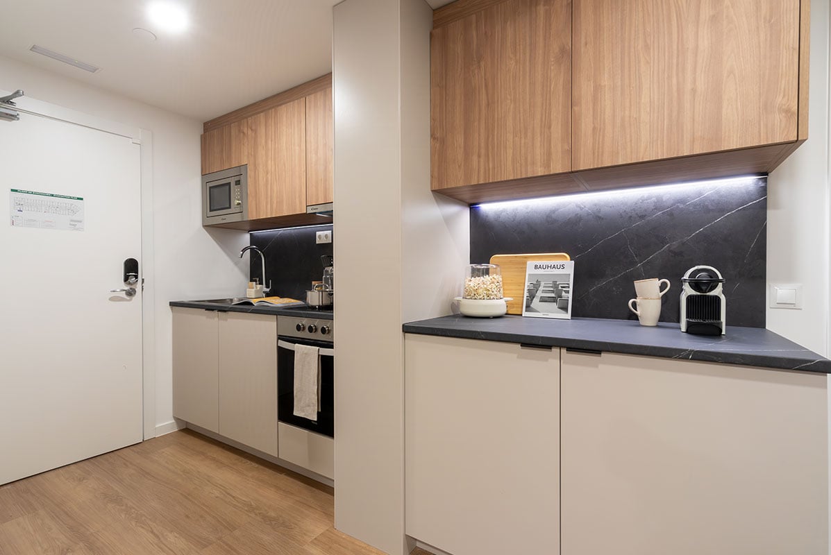 livensa-studios-madrid-principe-pio-estudio-stardard-ensuite-3-camas-7.jpg