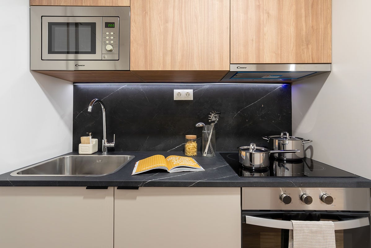 livensa-studios-madrid-principe-pio-estudio-stardard-ensuite-3-camas-9.jpg