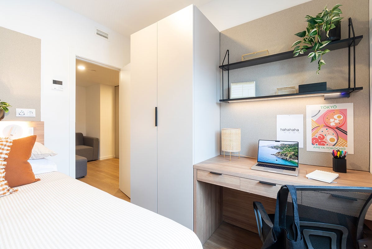 livensa-studios-madrid-principe-pio-estudio-stardard-ensuite-3-camas.jpg