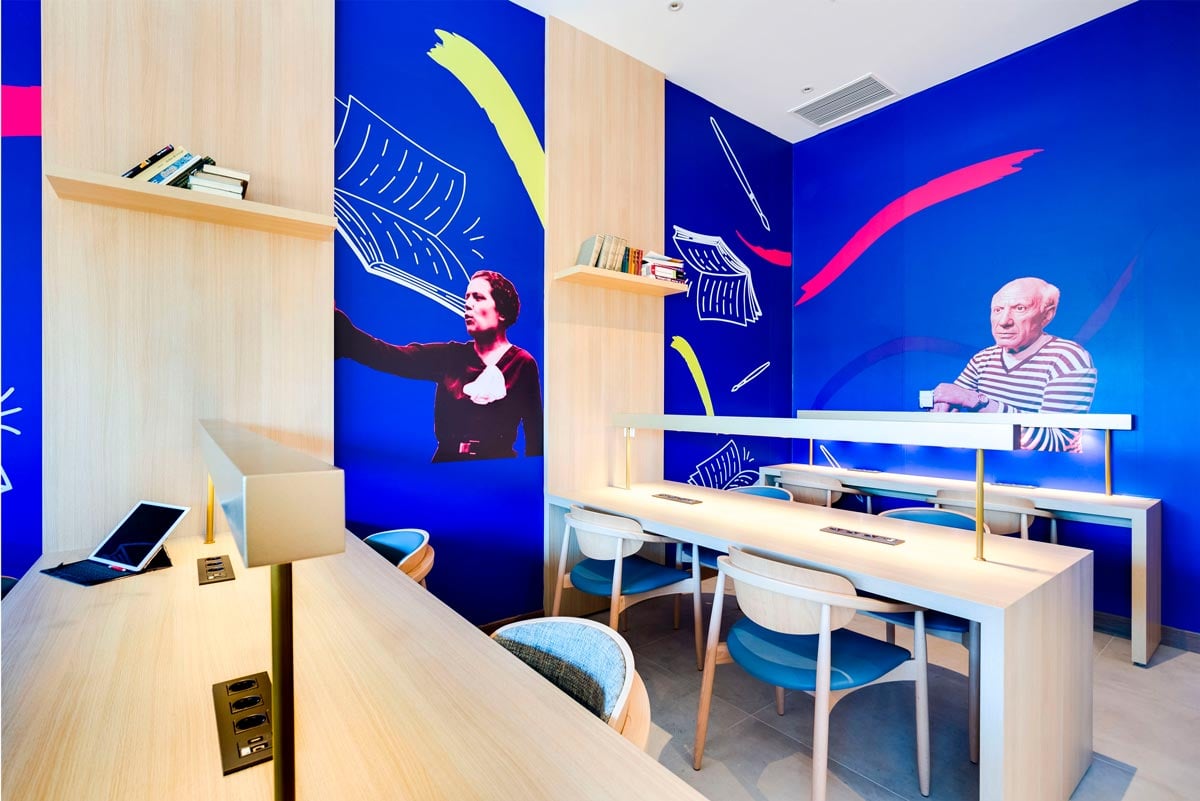 livensa-studios-malaga-biblioteca.jpg