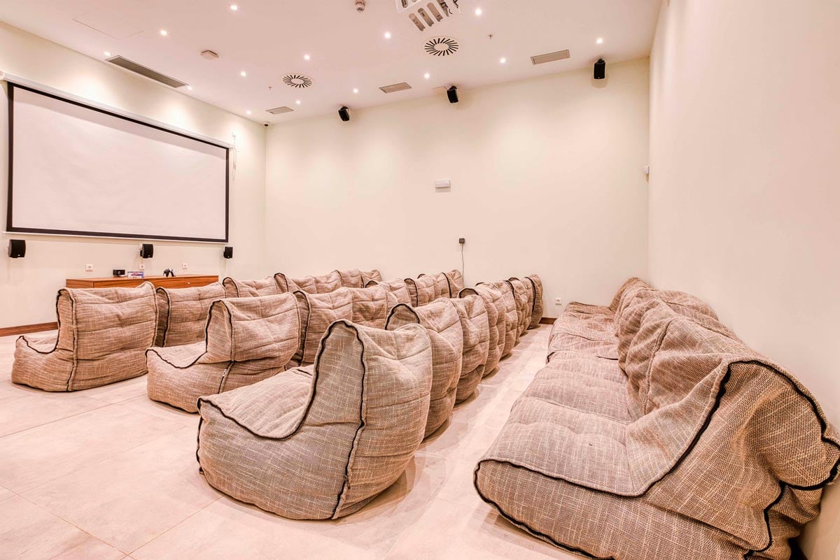 livensa-living-pamplona-sala-cine.jpg