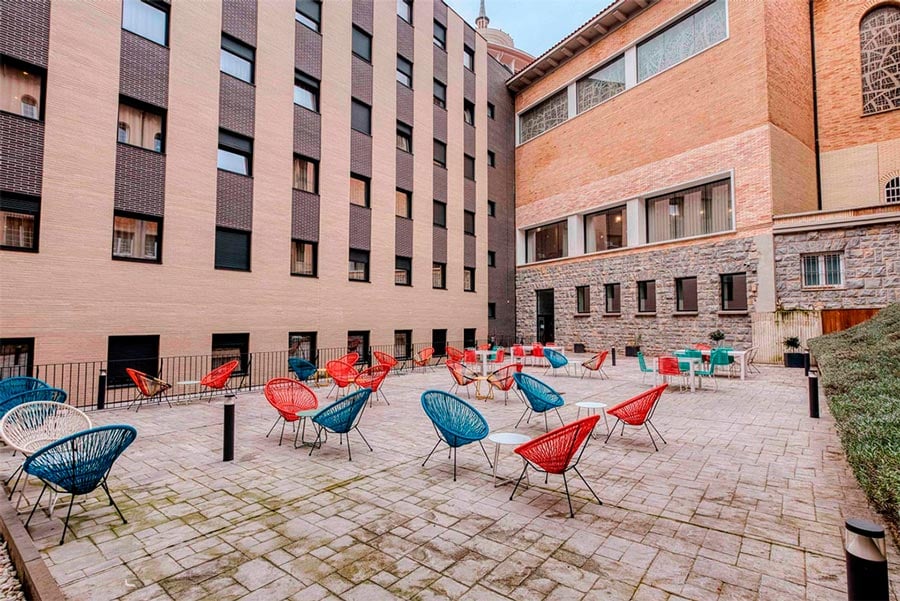 livensa-living-pamplona-terraza-1.jpg