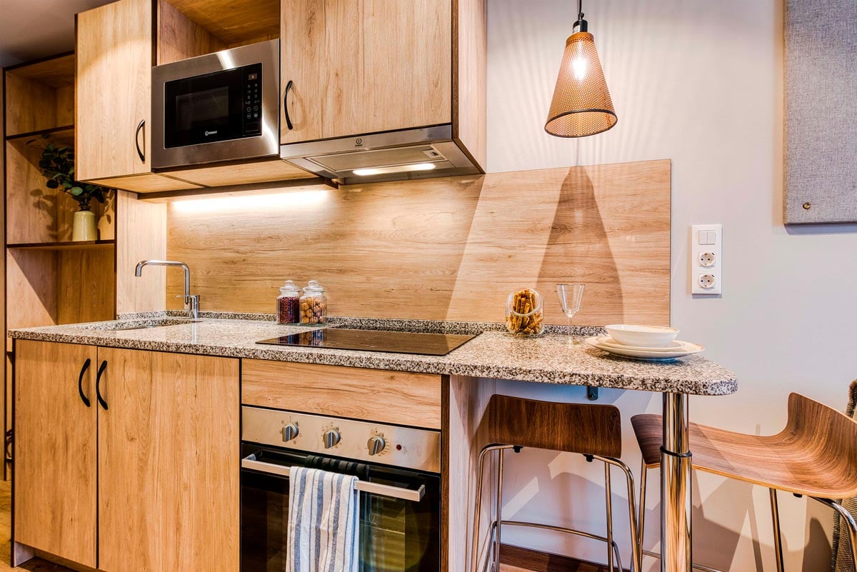 livensa-living-pamplona-studio-cocina-premium-2.jpg