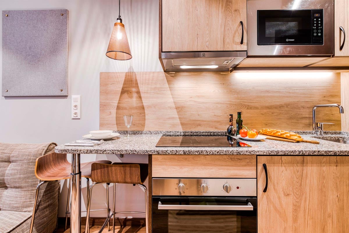 livensa-living-pamplona-studio-superior-cocina-2.jpg