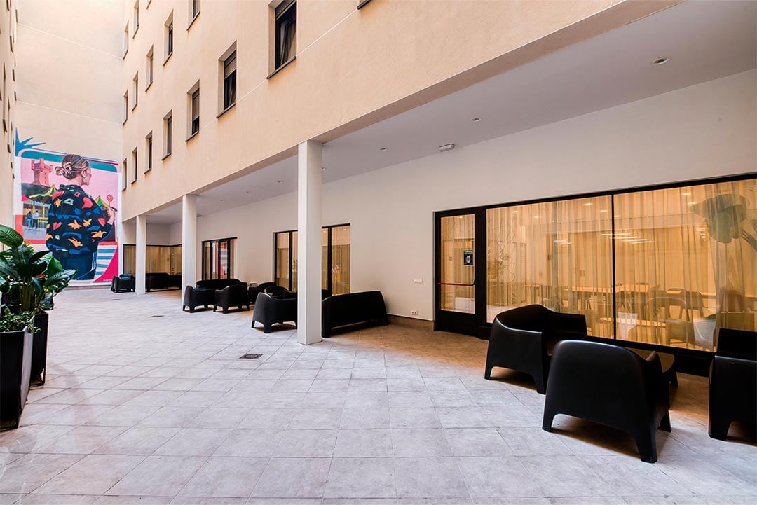livensa-studios-san-sebastian-terraza-interior.jpg
