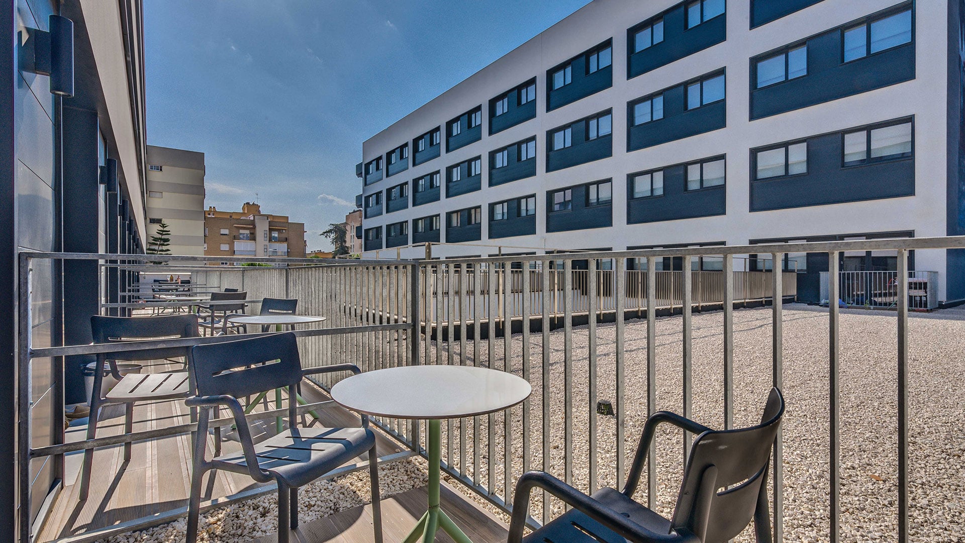 livensa-living-sevilla-studio-cocina-premium-terraza (5).jpg
