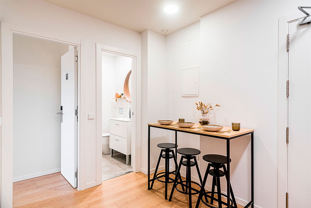 livensa-living-sevilla-el-porvenir-area-estudio-clasico-3camas-1.jpg