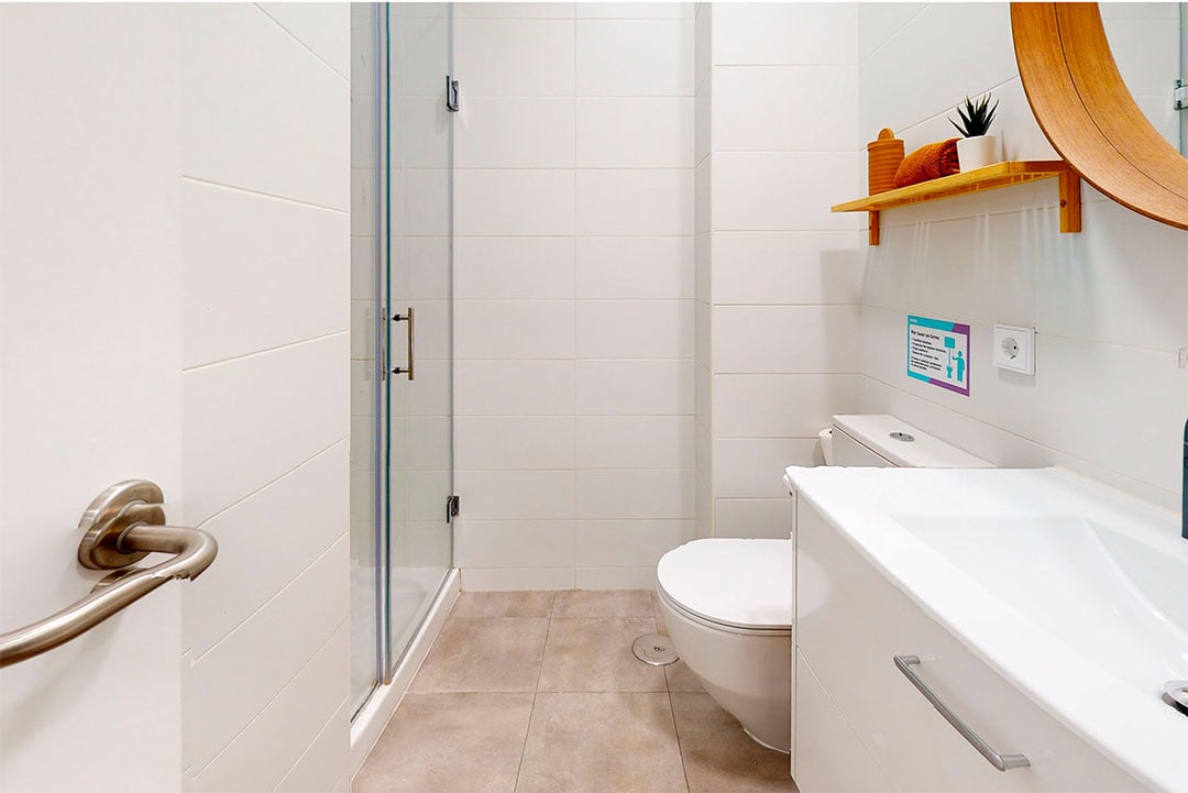 livensa-living-sevilla-el-porvenir-area-estudio-clasico-3camas-2.jpg