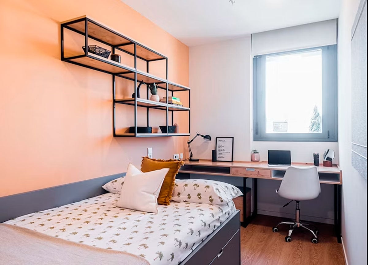 livensa-living-sevilla-el-porvenir-apartment-4-bed-1.jpg