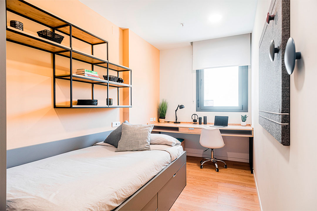 livensa-living-sevilla-el-porvenir-area-estudio-premium-3camas-1.jpg